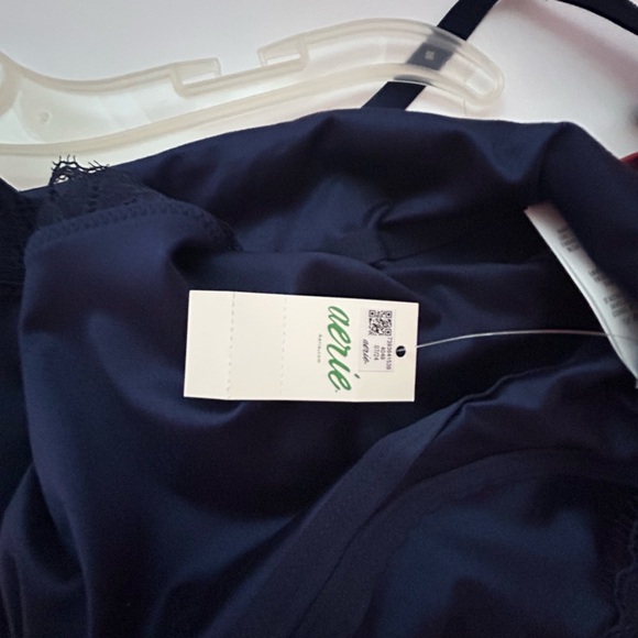 Aerie Blue Lace Trim Crop Top NWT!! 🪩🖤🖤🖤🖤 - Picture 4 of 4